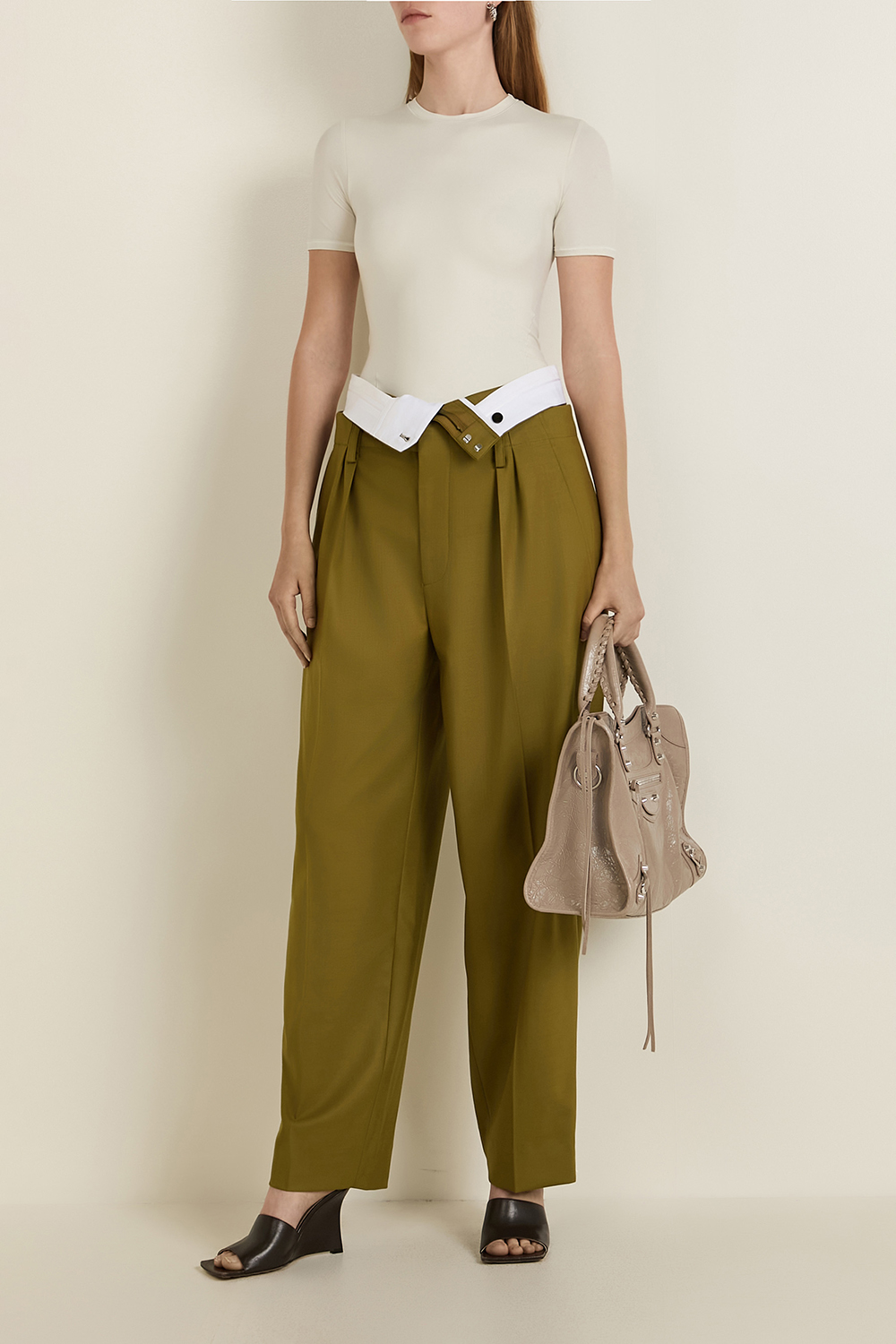 מכנסיים עם חגורת מותניים כפולה